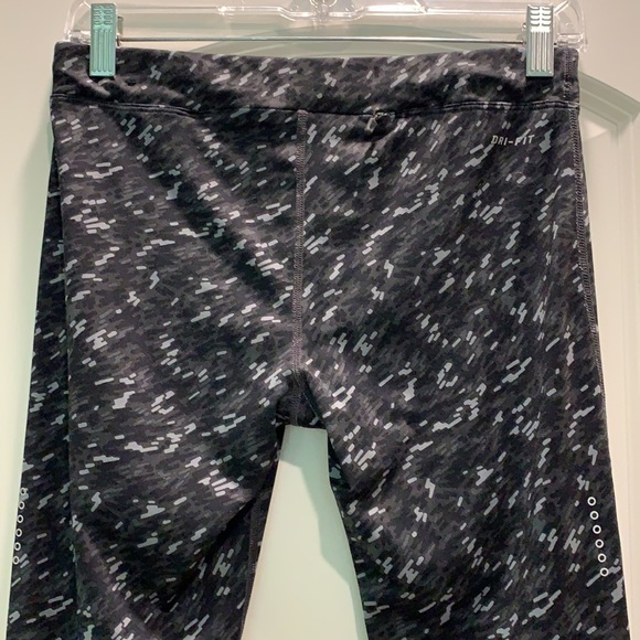 NIKE DRI FIT SIZE SMALL NEW & CUTE CAPRI - Picture 6 of 9